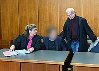Der angeklagte Professor (M, verpixelt) ist zu einer Bewährungsstrafe von anderthalb Jahren verurteilt worden.