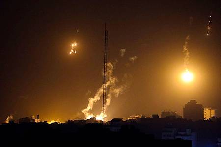 Die Kämpfe zwischen Israels Armee und der Hamas gingen in der Nacht weiter.