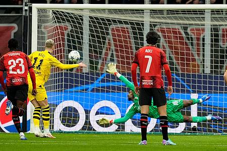 Brachte Dortmund per Elfmeter in Führung: Marco Reus (2.v.l.).