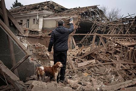 Ein durch einen russischen Raketenangriff zerstörtes Industriegebäude in Sloviansk.