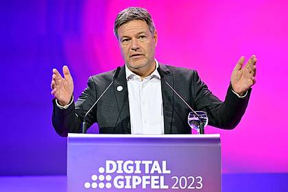 Wirtschaftsminister Robert Habeck beim Digital-Gipfel 2023.