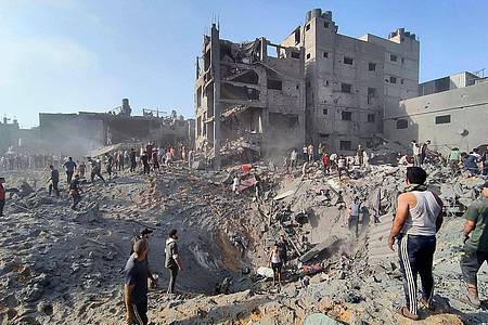 Israelische Luftangriffe haben das Flüchtlingslager Dschabalia am Rande von Gaza-Stadt zerstört.