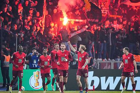 Kaiserslautern zieht durch ein 3:1 bei der Hertha ins Halbfinale des DFB-Pokals ein.