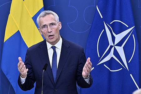 Nato-Generalsekretär Jens Stoltenberg fordert Ungarn auf, dem Bündnisbeitritt Schwedens zuzustimmen.