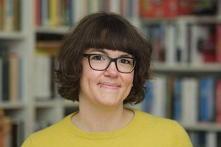 Leidenschaft für Sprache: Lisa Kögeböhn arbeitet als freie Literaturübersetzerin vom Englischen ins Deutsche.