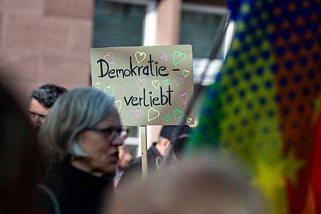 Bei der politischen Kultur stehe Deutschland angesichts der steigenden Unterstützung für die AfD vor den größten Herausforderungen.