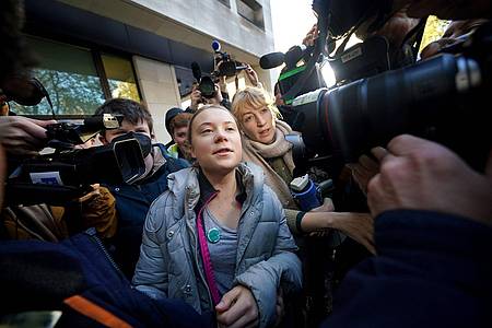 Die schwedische Klimaaktivistin Greta Thunberg  trifft vor dem Westminster Magistrates` Court ein.
