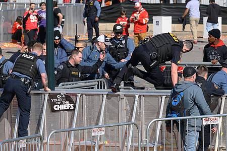 Polizeieinsatz in Kansas City: Bei der Siegesparade der Super-Bowl-Sieger sind Schüsse gefallen.