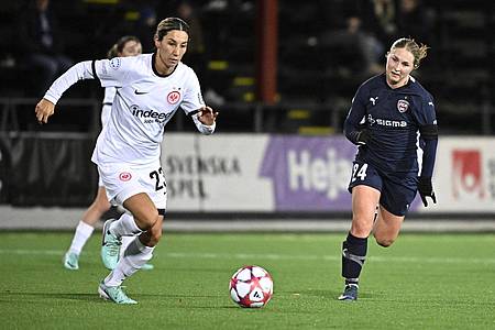 Sara Doorsoun (l) und die Eintracht-Frauen nehmen drei Punkte aus Schweden mit.